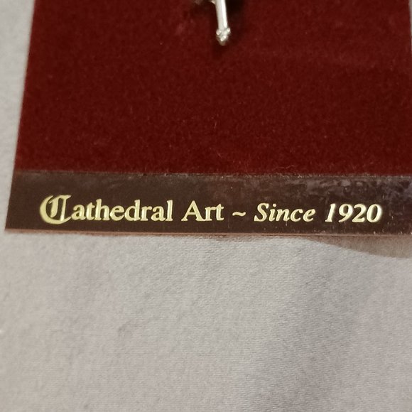 NEW! Beautiful Cross Pin - Picture 7 of 9